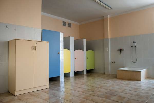 Rustic blue-tinted doors and bathroom decorations
