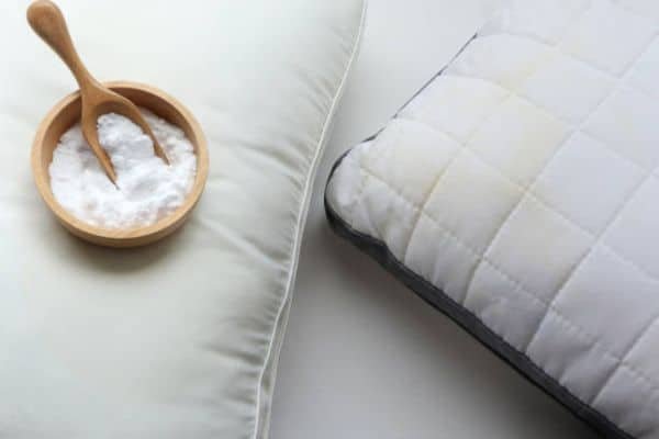 Deodorise with baking soda To Clean A Smelly Memory Foam Pillow