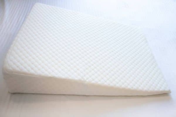 Is Sleeping on a Wedge Pillow Bad for Your Neck? Let’s Break It Down