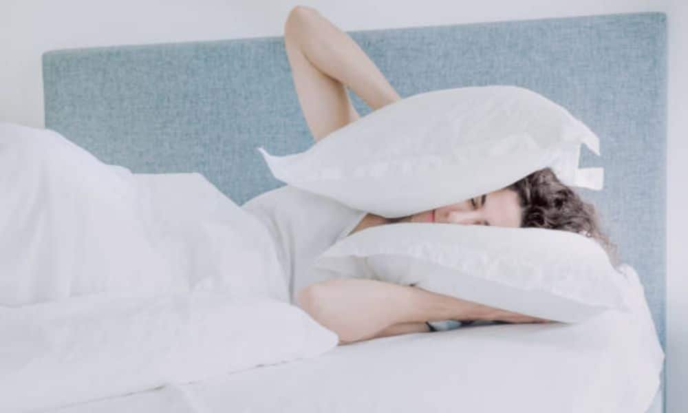 How Many Pillows Should You Sleep With Under Your Head