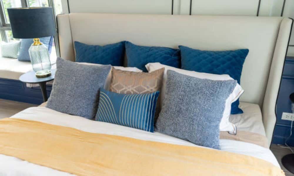 How to Arrange Pillows on a Queen Bed