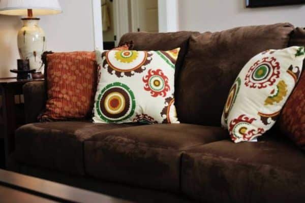 Place the largest pillows at the corners