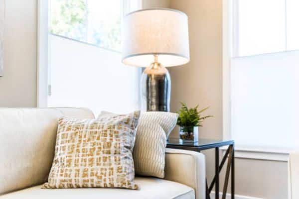 Step-by-Step: How to Arrange Pillows on a Loveseat
