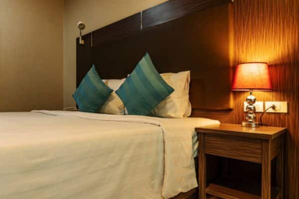 Step-by-Step: How to Style a King Size Bed with Pillows