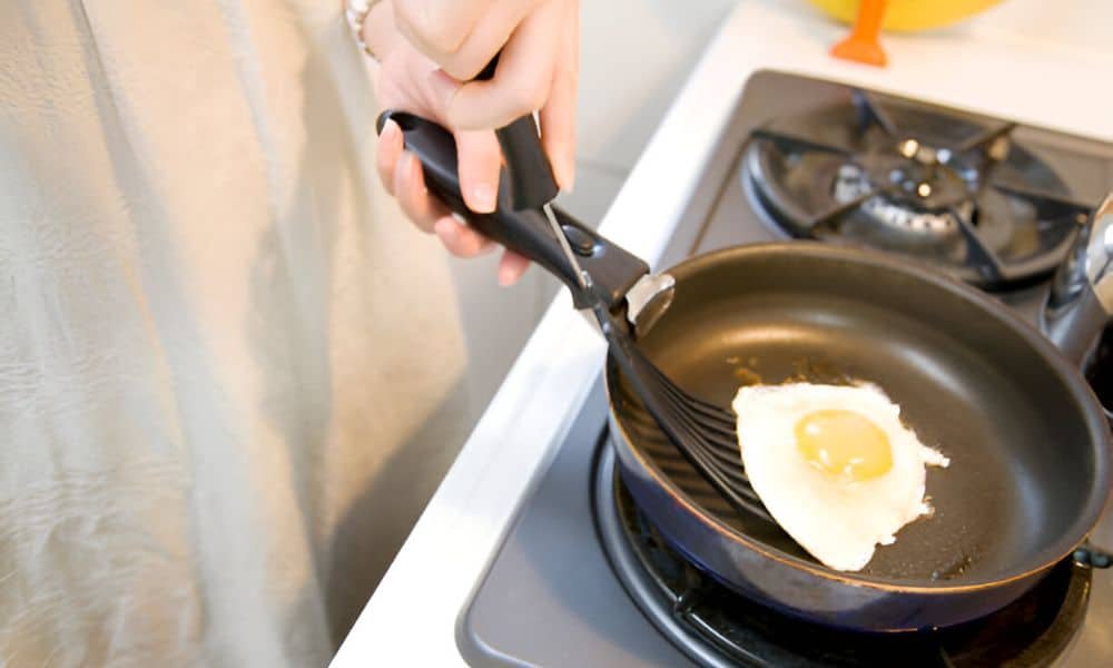 How to get eggs off a pan