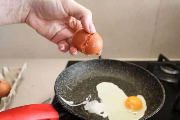 How to Prevent Eggs from Sticking Next Time