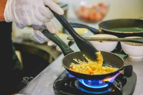 Why Use a Stainless Steel Pan for Eggs?