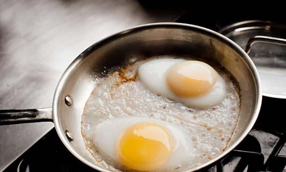 how to clean eggs off stainless steel pan