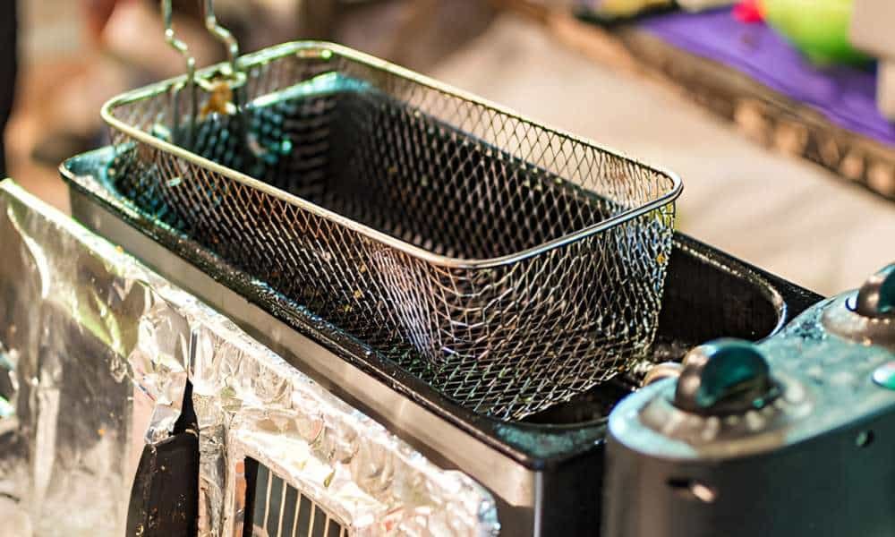 How To Clean The Outside Of A Deep Fryer