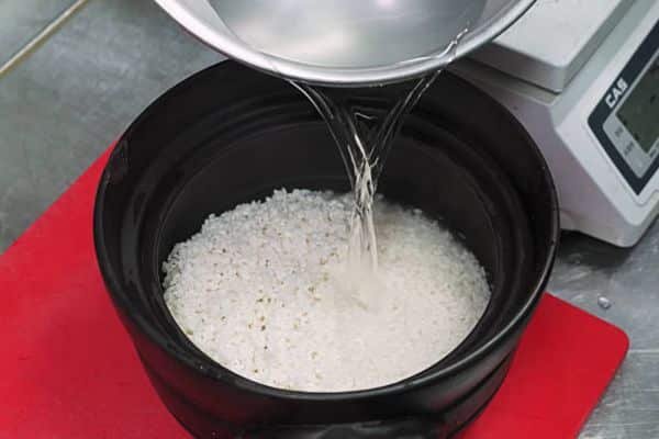 Using The Rice Cooker Measuring Cup