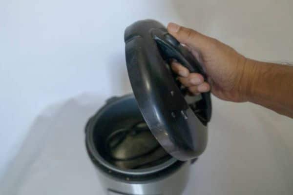 Clean The Inner Lid Properly