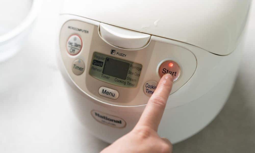 how to use a comfee rice cooker